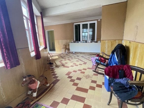 Casa cu teren de 915 mp și front de 20 ml