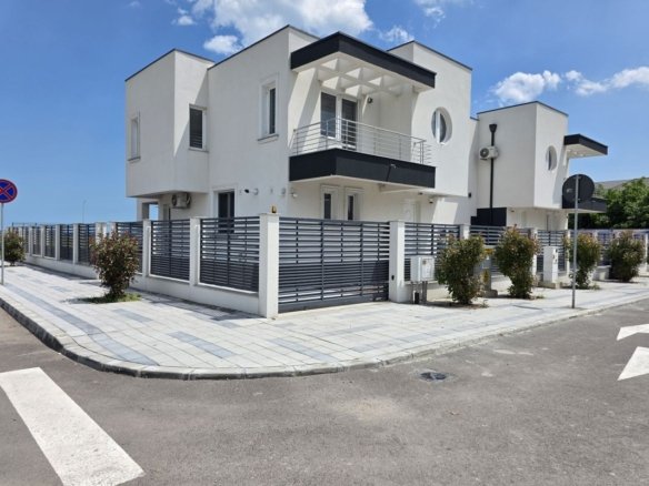 De închiriat – Vilă P+1 cu 4 camere, complet mobilată și utilată