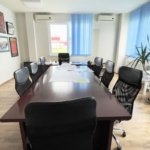Clădire de birouri cu 12 parcări în incintă privată, UTA2, Arad