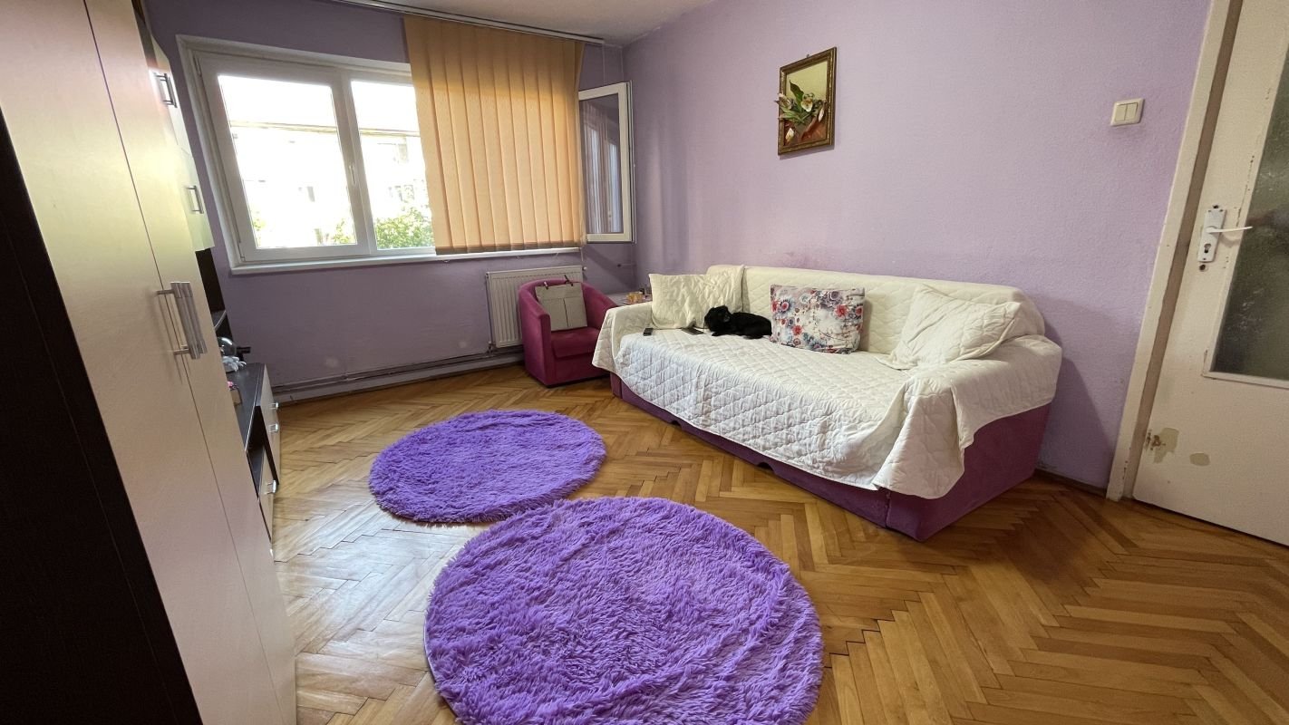 38c2eb21ce5342b093d431f4309fdb99 Apartament cu trei camere,etaj 2 – zona Cetatii