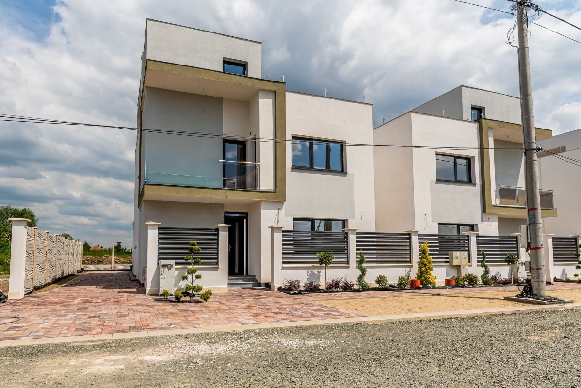 47a7d2c18f3842c18be1b905d440c337 Vilă nouă cu terasă panoramică – design premium, 4 dormitoare, în Gai