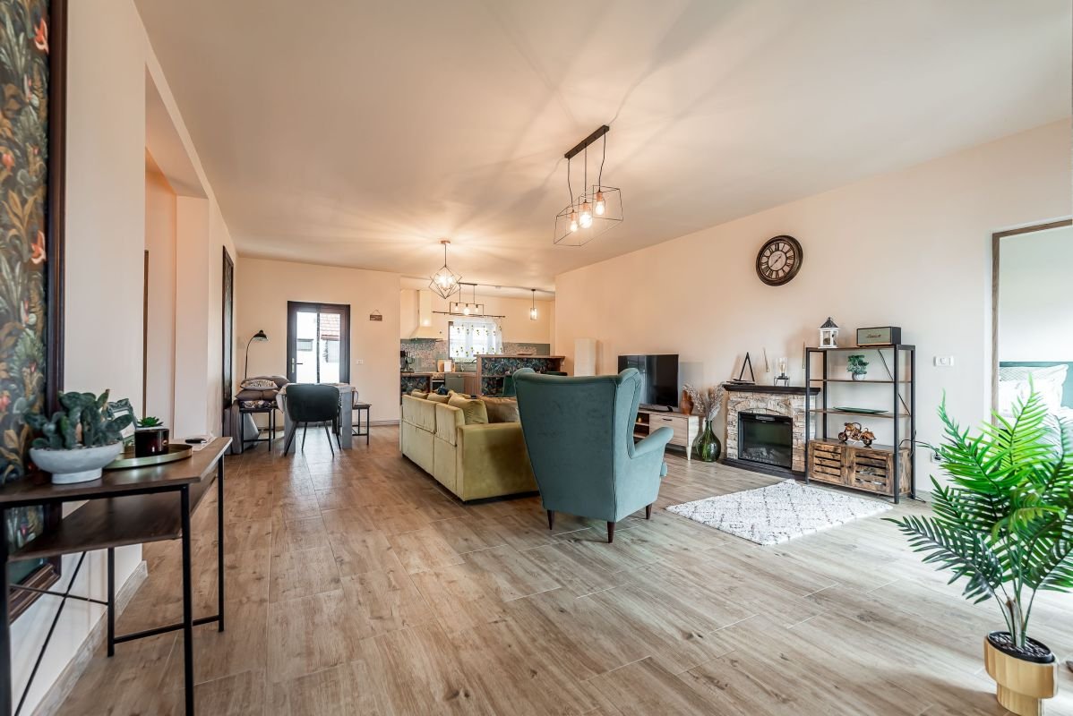 7b08d412c80f490ba1ee815763731259 Casă 2022 în Vladimirescu, la 5 minute de Arad | 4 Camere