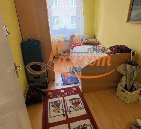Apartament 3 camere decomandat Calea Bucuresti etaj 1/4