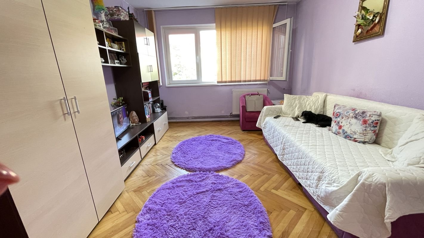 8cbaa99147b4491fb62fbbf51285f4c7 Apartament cu trei camere,etaj 2 – zona Cetatii