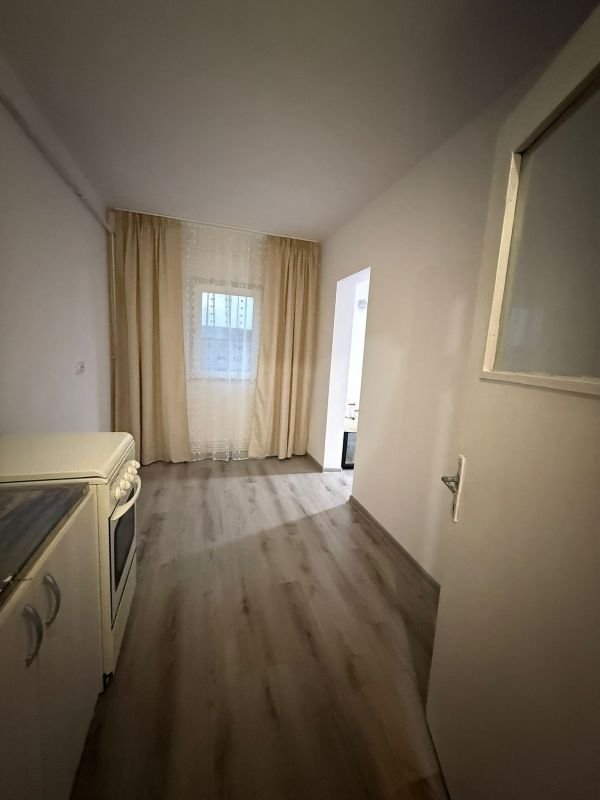 adc333debf504684a4fb99c0317b20b0 De vanzare apartament cu 2 camere, etaj 4/4, recent renovat, 33.000 euro