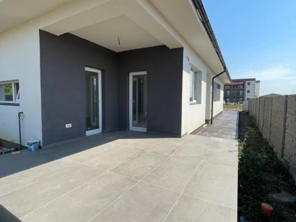 Duplex pe parter de vanzare in Bucovat