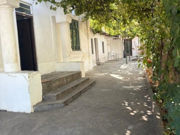 FALEZA NORD, CASA CU 6 CAMERE, 324 MP, PRET 420000 EURO
