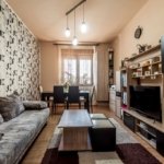 Apartament în centru cu acces auto și garaj propriu