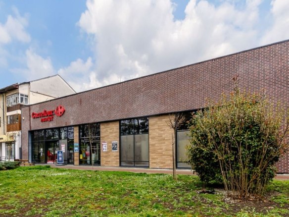 Spatiu comercial de vanzare cu chirias Carrefour Market Arad
