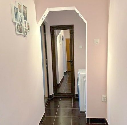 De vanzare apartament cu 3 camere, micro 38, et. 3, 63.000 euro
