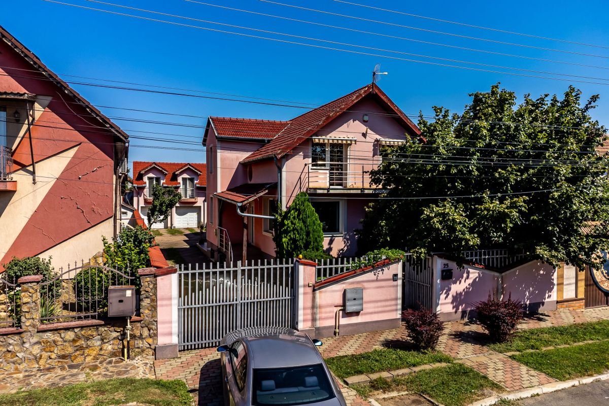 efb1cb183fb24ac59d5542d80da17b1b Vilă cu 6 camere în zona rezidențială – Poltura