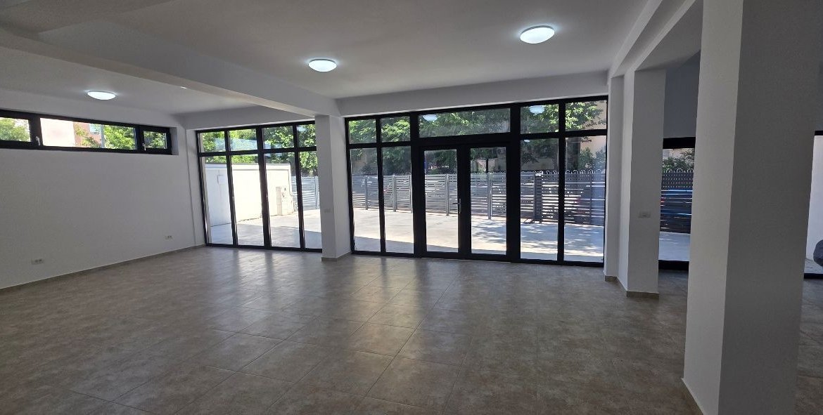 Salajan spatiu comercial 350 mp de inchiriat