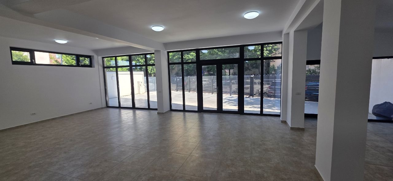 f392b7bb17284491af986775119d94bb Salajan spatiu comercial 350 mp de inchiriat