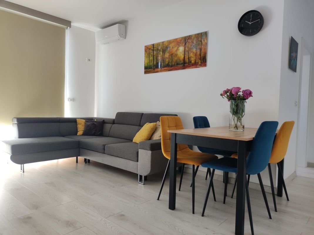 Apartament cu 3 camere, 2 bai si loc de parcare
