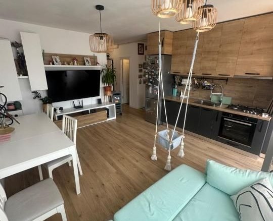 Apartament de vanzare 3 camere, 66 mp, 2 bai, balcon, 2 parcari