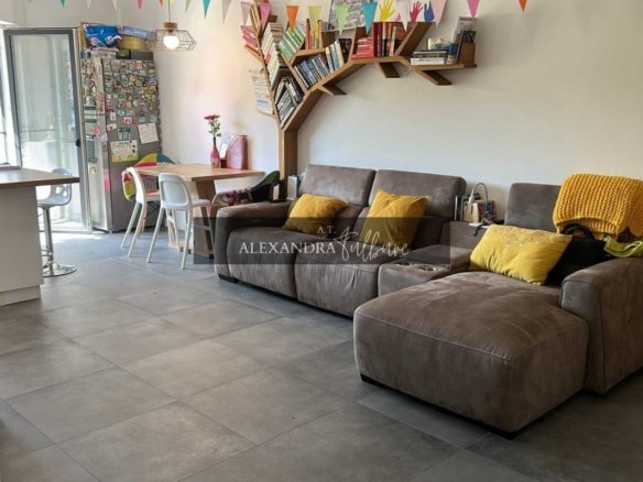 Apartament de vanzare 3 camere, 2 bai, gradina, parcare, Poligon