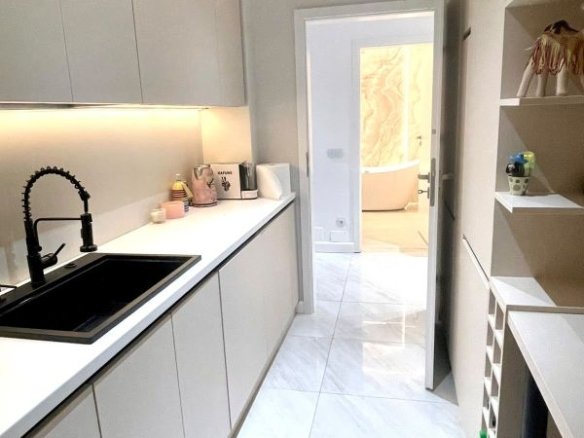 Apartament 2 camere decomandate, etaj intermediar, terasa, parcare