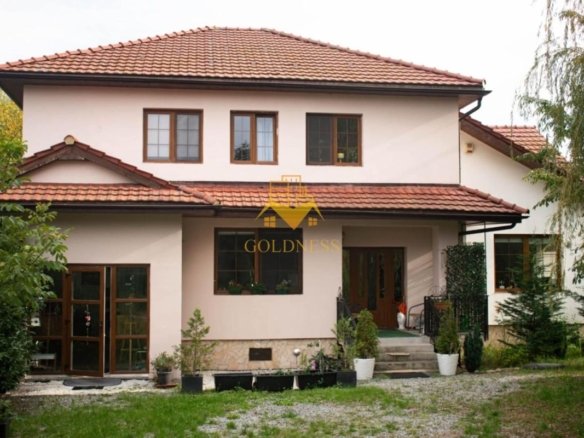 Sediu firma sau clinica.Buna Ziua, 2000 mp teren cu front de 35 ml.