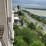 De vanzare apartament cu 3 camere, zona Faleza, etaj 7/8, 149.000 euro