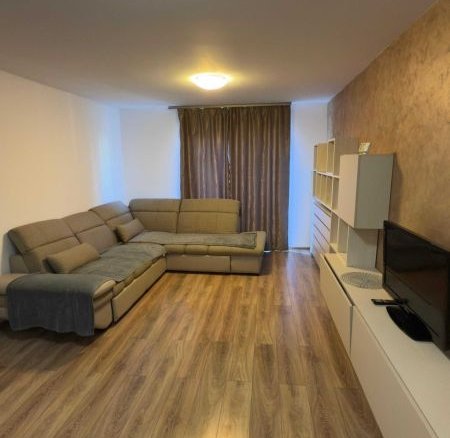 Apartament 2 camere decomandate, balcon, etaj intermediar, parcare