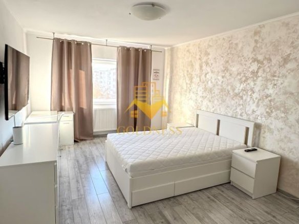 Comision 0%! Apartament 2 deco etaj 3/4 + boxa Intre Lacuri! RENOVAT!