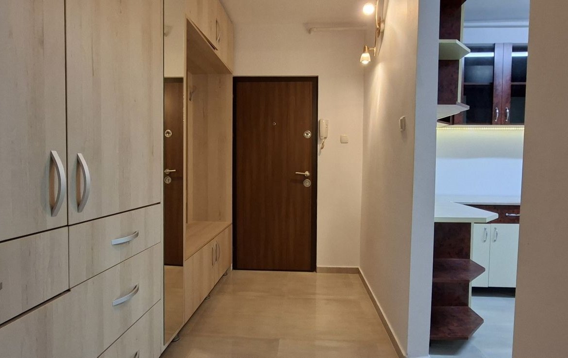 Apartament de inchirat cu 4 camere + garaj- Torontalului