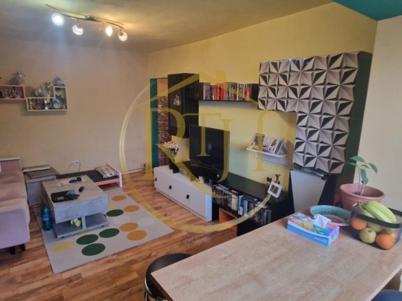 Vand apartament cu 4 camere in zona spitalul judetean,comision ,,0”