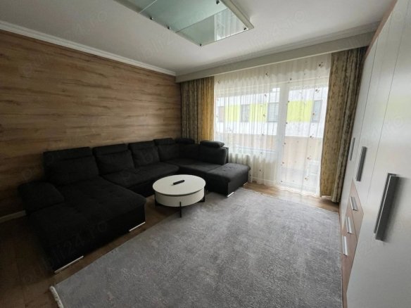 Apartament 2 camere decomandate, balcon, etaj intermediar, parcare