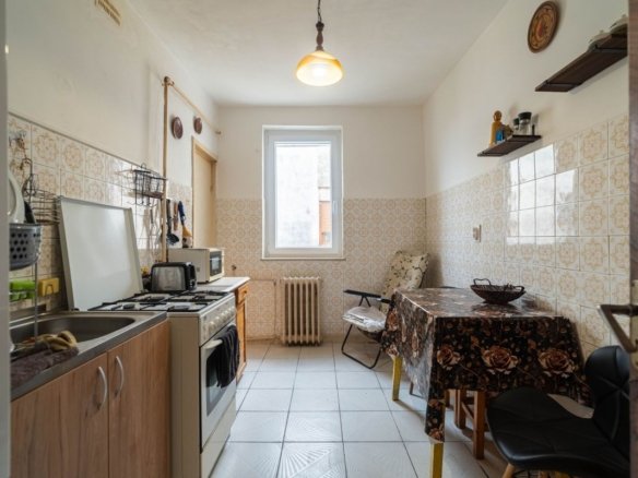 Apartament 4 camere decomandat – bvd. Revolutiei – COMISION 0