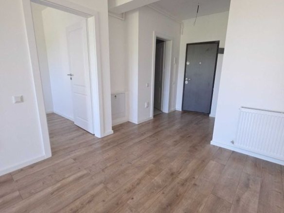 Apartament 2 camere, balcon, etaj intermediar, Terra