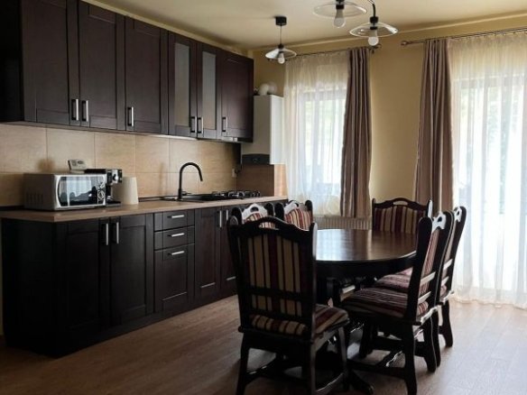 Apartament 3 camere, terasă, balcon închis, parcare