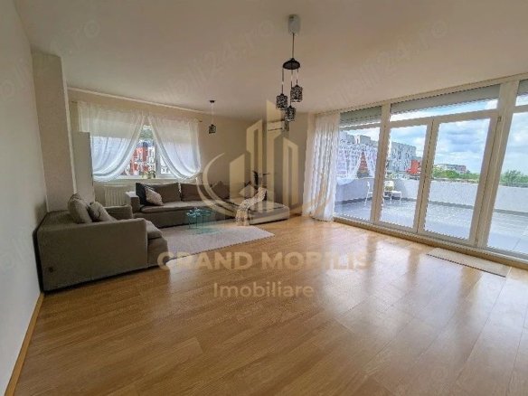 Apartament cu 3 camere, decomandat, tip Penthouse.