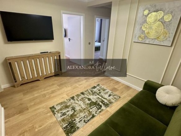 Apartament de vanzare 3 camere decomanda, balcon, parcare
