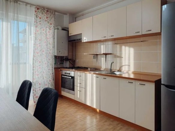 Apartament de vanzare, 2 camere, etaj intermediar, balcon, parcare