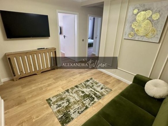 Apartament de vanzare 3 camere decomanda, balcon, parcare
