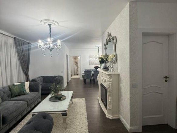 Apartament 3 camere decomandate, 2 bai,balcon, etaj intermediar, garaj