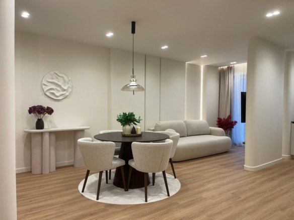Apartament 2 camere, terasa, Floresti zona Razoare