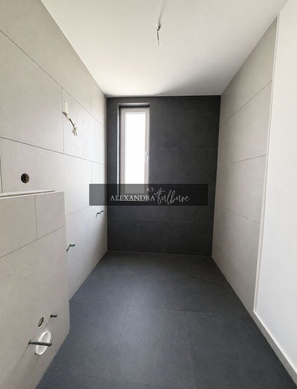 Apartament 3 camere, 2 bai, etaj intermediar, balcon, garaj, boxa