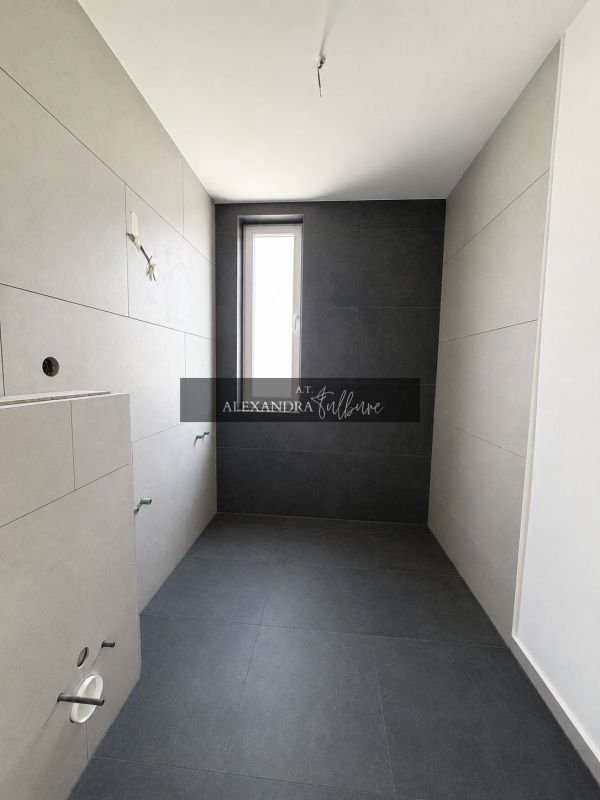 05a644a038ce4e05ae2be76b5c509a8d Apartament 3 camere, 2 bai, etaj intermediar, balcon, garaj, boxa