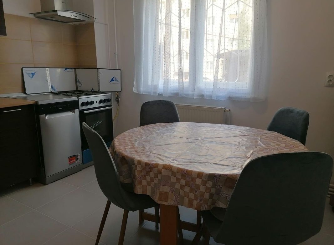 Mobilat si utilat aproape de Piata Unirii