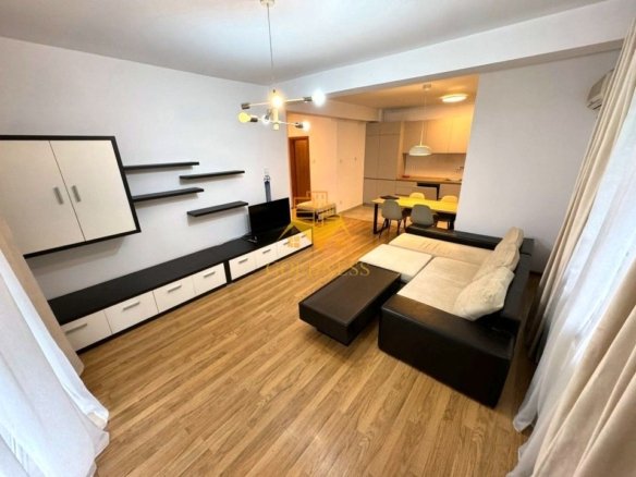 2 camere, Andrei Muresanu,Grand Hotel Italia, Trifoiului