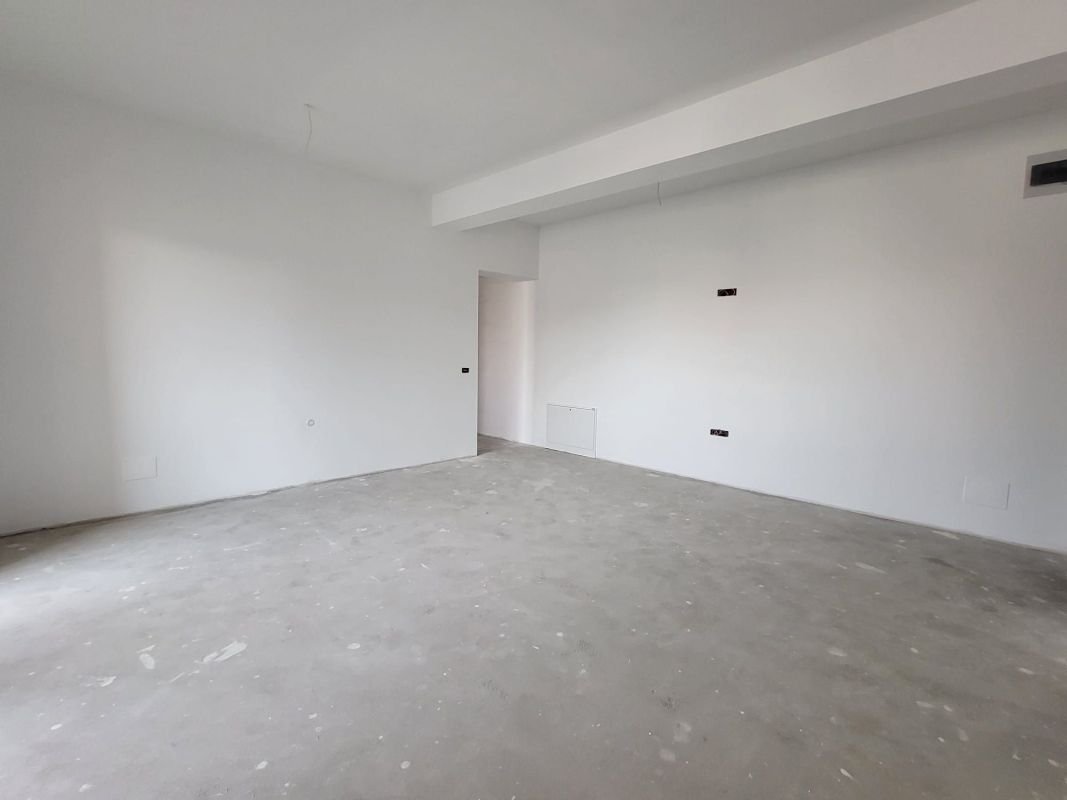16a353c6f9bc40348ff0c516e2d1e9d9 Apartament cu scara interioara – zona Kaufland