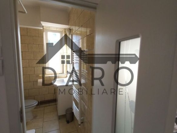 Oferim spre închiriere apartament cu o camera 300 EUR negociabil
