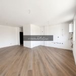 Apartament 3 camere, 2 bai, 71 mp, etaj intermediar, balcon, garaj.