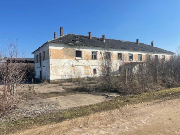 Proprietate versatila fost camin muncitori +teren loc.Batar jud Bihor