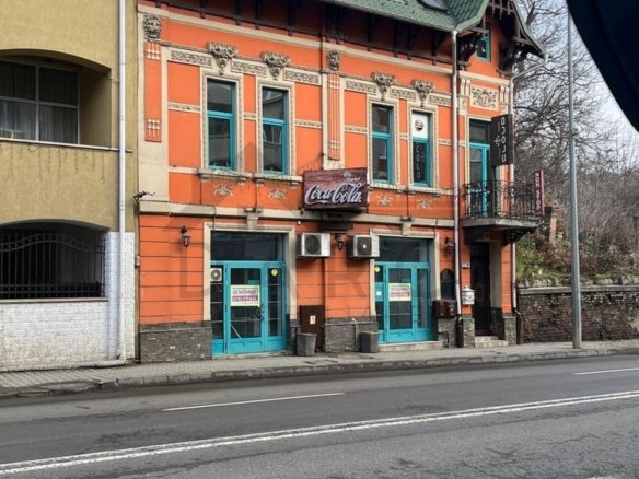 Închiriez spațiu comercial