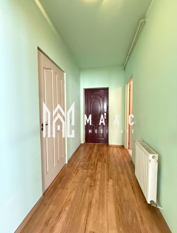 Apartament 3 camere | Etaj 2 | Balcon | Parcare | Decomandat