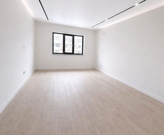 De vazare apartament cu 3 camere, Baia Comunala, 129.500 Euro