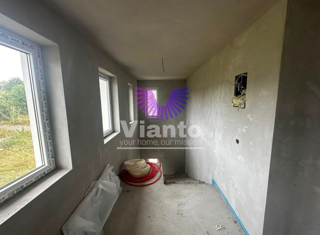 Casa Individuala cu 4 Camere 210mpu si Teren 727mp in Cisnadie
