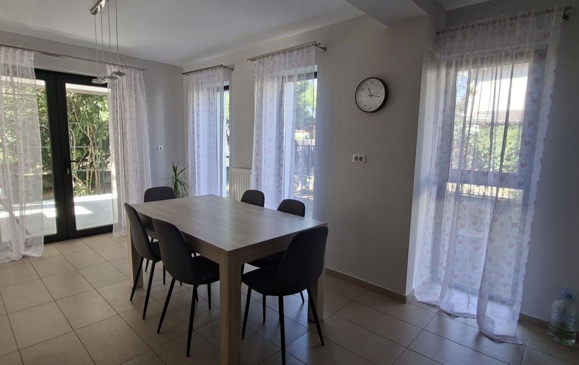 Casă de închiriat în Dumbravita – 3 dormitoare si garaj